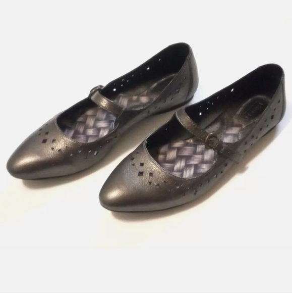 Born, Mary Jane, Paloma, Pewter Metallic Comfort Flat, US 8 EU 39, Like New - Picture 3 of 6